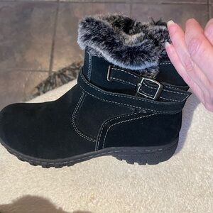 NEW ! SPORTO ~ Cozy Black Ankle Boots with LINED Fur Trim